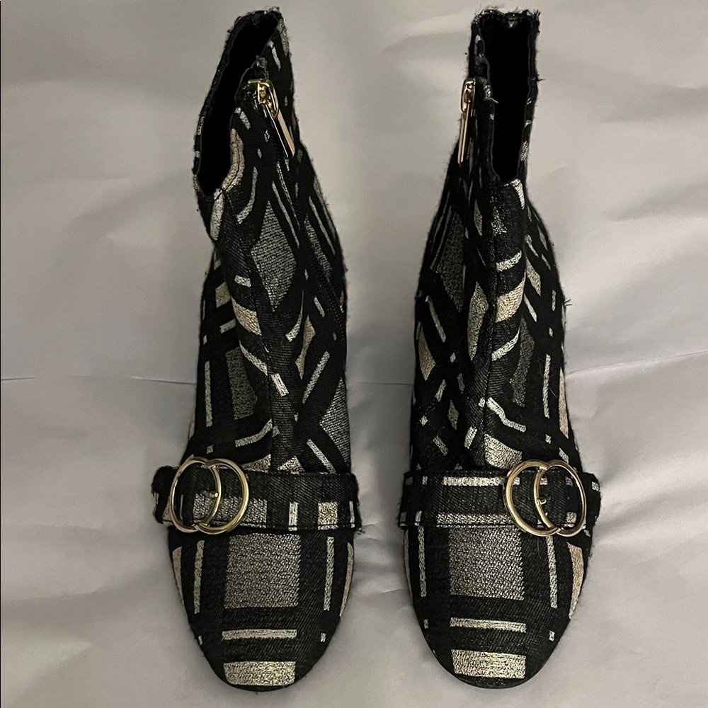 Bleaker & Bond 2 inch heeled ankle boots. Black, gray and gold. Size 6